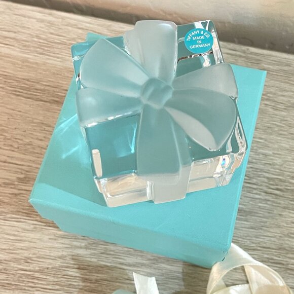 Tiffany & Co. Crystal Gift Box Solid Paperweight Figurine with Box Mint!